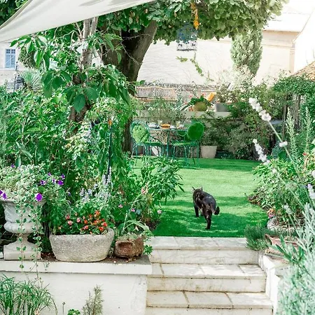 La Maison Charmante Bed & Breakfast *