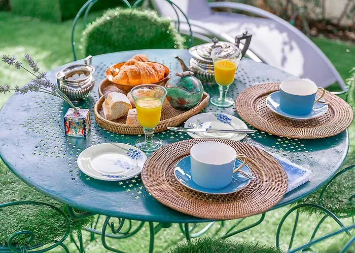 Bed & Breakfast La Maison Charmante 3*